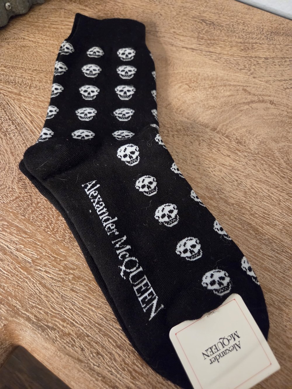 Alexander McQueen NWT Black Crew Socks with White Skull Pattern